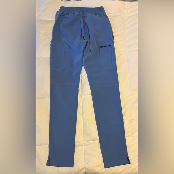 Figs scrub bottom - Picture 3 of 8